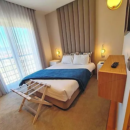 Отель Albergaria Borges 3*